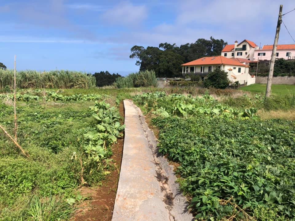 Construção e pavimentação de 47m de vereda e levada no Sítio da Levada Grande