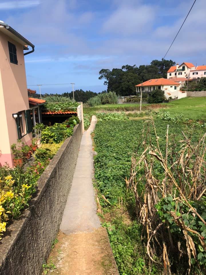 construcao-e-pavimentacao-de-47m-de-vereda-e-levada-no-sitio-da-levada-grande